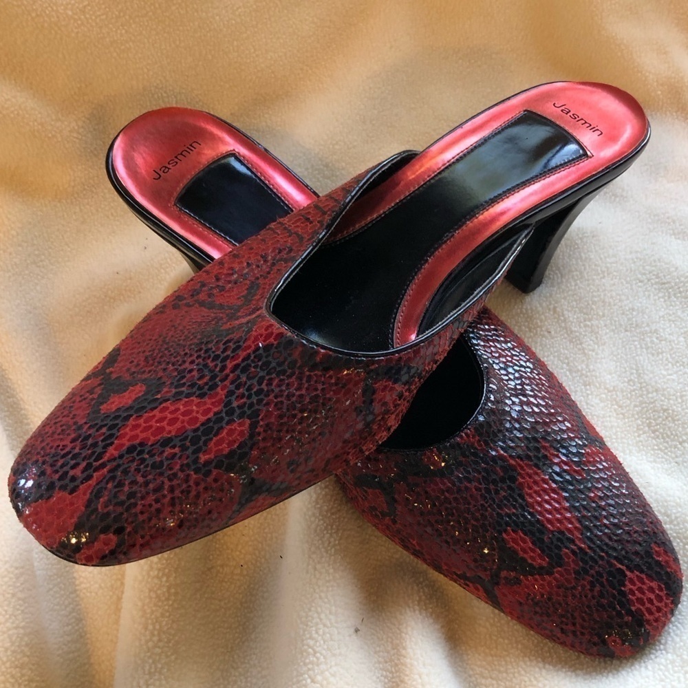 Jasmin 11 rounded square leather snake skin like material red black 3 inch heel